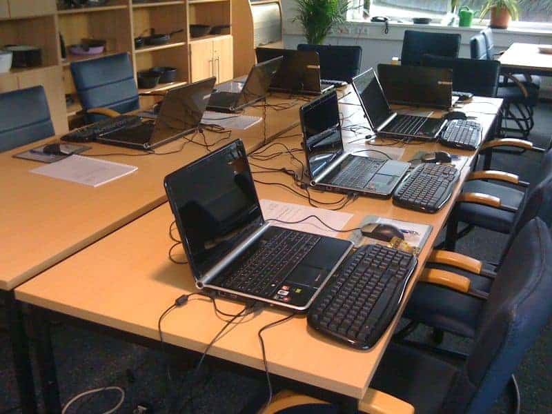 Schulungsraum mit PCA Wrana Laptops Microsoft Office Schulung-alt